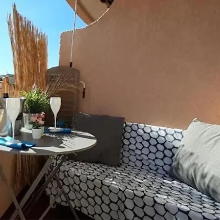 Avec Terrasse Vue Mer Expo Sud Ensoleillee Toute L'annee, Parking, Menage Fin De Sejour, Linge De Lit Et Serviettes De Bain Inclus, Commerces,plages Et Port A Pied * Bandol